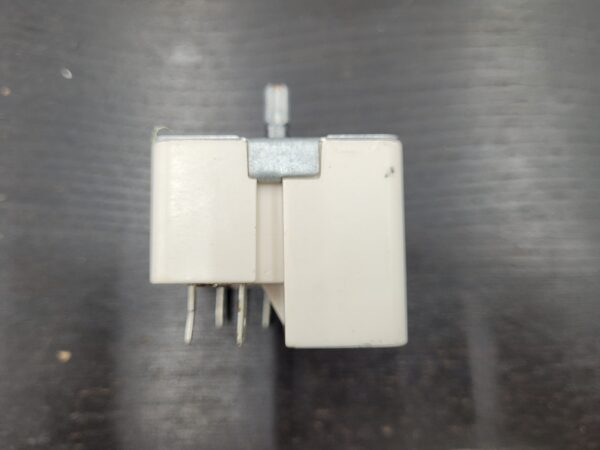 GE Range Surface Element Control Switch, 2,600-watt WB24T10025 - Image 2