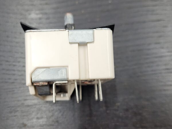 Whirlpool Range Surface Element Control Switch W10600015 (replaces W11162115) - Image 4