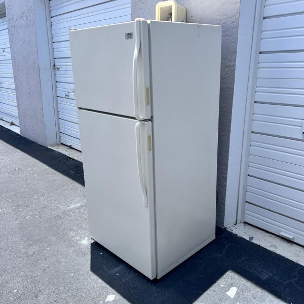 Estate Top and Bottom Refrigerator - Image 2