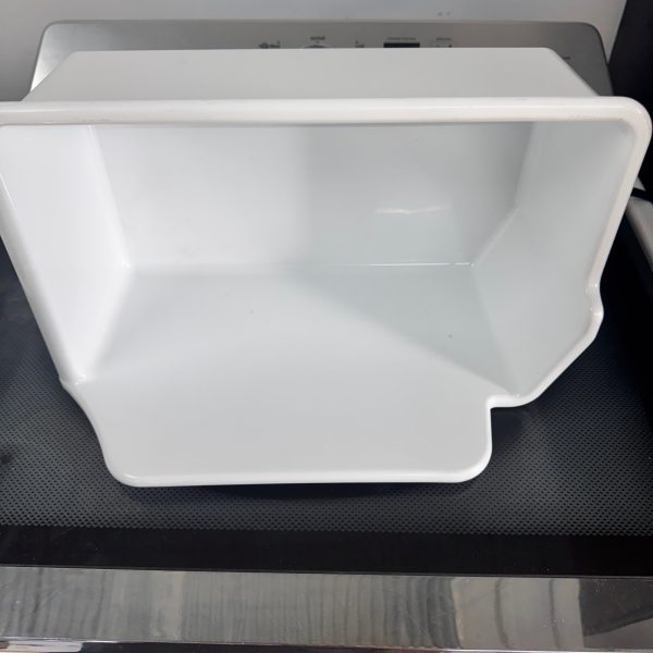 LG Refrigerator Refrigerator Ice Container 5074JJ1007B - Image 2